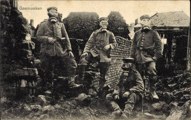 Erster Weltkrieg, I. WK, Deutsche Infanterie in Gasmasken *** World War I, I WK, German infantry in gas masks
