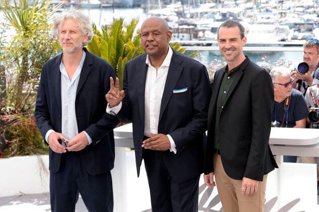 Christophe Castagne, Forest Whitaker und Thomas Sametin beim Photocall anlässlich der Verleihung der Goldenen Ehrenpalme auf dem Festival de Cannes 2022 75. Internationale Filmfestspiele von Cannes am Palais des Festivals. Cannes, 17.05.2022