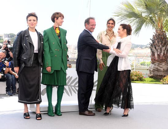 Italian actress Jasmine Trinca, British actress Rebecca Hall, French actor Vincent Lindon, Indian actress Deepika Padukone and Swedish actress Noomi Rapace attend the jury photo call at Palais des Festivals at the 75th Cannes Film Festival, France on May 17, 2022..  LON20220517104 RUNExHELLESTAD