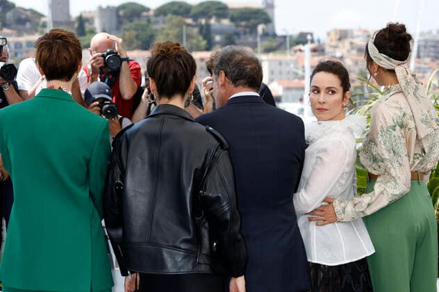 Rebecca Hall, Jasmine Trinca, Vincent Lindon, Noomi Rapace und Deepika Padukone beim Photocall der internationalen Jury auf dem Festival de Cannes 2022 75. Internationale Filmfestspiele von Cannes am Palais des Festivals. Cannes, 17.05.2022