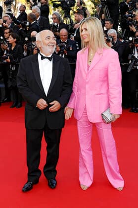 Gerard Jugnot mit Ehefrau Patricia Campi bei der Opening Ceremony mit der Premiere des Kinofilms Coupez! Final Cut auf dem Festival de Cannes 2022 75. Internationale Filmfestspiele von Cannes im Palais des Festivals. Cannes, 17.05.2022