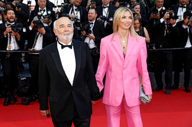 Gerard Jugnot mit Ehefrau Patricia Campi bei der Opening Ceremony mit der Premiere des Kinofilms Coupez! Final Cut auf dem Festival de Cannes 2022 75. Internationale Filmfestspiele von Cannes im Palais des Festivals. Cannes, 17.05.2022