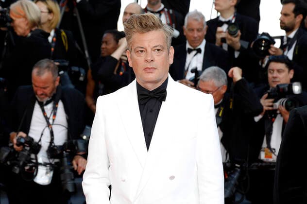 Benjamin Biolay bei der Opening Ceremony mit der Premiere des Kinofilms Coupez! Final Cut auf dem Festival de Cannes 2022 75. Internationale Filmfestspiele von Cannes im Palais des Festivals. Cannes, 17.05.2022