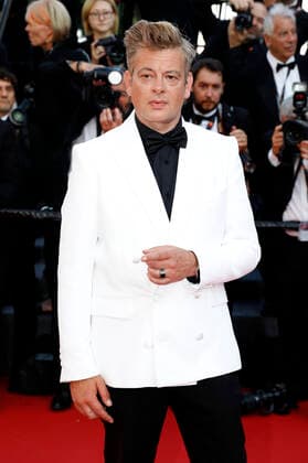 Benjamin Biolay bei der Opening Ceremony mit der Premiere des Kinofilms Coupez! Final Cut auf dem Festival de Cannes 2022 75. Internationale Filmfestspiele von Cannes im Palais des Festivals. Cannes, 17.05.2022