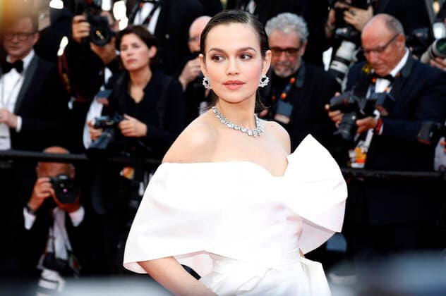Emilia Schüle bei der Opening Ceremony mit der Premiere des Kinofilms Coupez! Final Cut auf dem Festival de Cannes 2022 75. Internationale Filmfestspiele von Cannes im Palais des Festivals. Cannes, 17.05.2022
