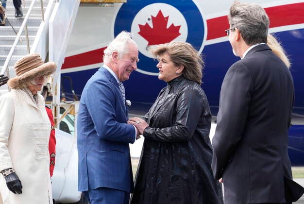 Entertainment Themen der Woche KW20 Entertainment Bilder des Tages May 17, 2022, St. John s, NL, Canada: Prince Charles and Camilla, Duchess of Cornwall are greeted as they arrive in St. John s to begin a three-day Canadian tour, Tuesday, May 17, 2022. St. John s Canada  - ZUMAc35_ 20220517_zaf_c35_105 Copyright: xPaulxChiassonx