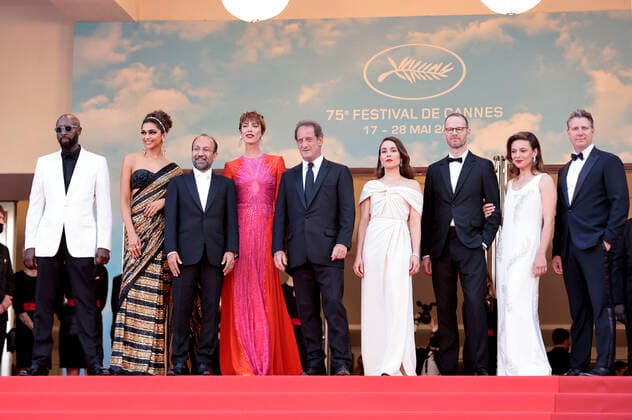 Ladj Ly, Deepika Padukone, Asghar Farhadi, Rebecca Hall, Vincent Lindon, Noomi Rapace, Joachim Trier, Jasmine Trinca und Jeff Nichols bei der Opening Ceremony mit der Premiere des Kinofilms Coupez! Final Cut auf dem Festival de Cannes 2022 75. Internationale Filmfestspiele von Cannes im Palais des Festivals. Cannes, 17.05.2022