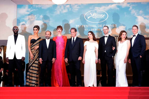Ladj Ly, Deepika Padukone, Asghar Farhadi, Rebecca Hall, Vincent Lindon, Noomi Rapace, Joachim Trier, Jasmine Trinca und Jeff Nichols bei der Opening Ceremony mit der Premiere des Kinofilms Coupez! Final Cut auf dem Festival de Cannes 2022 75. Internationale Filmfestspiele von Cannes im Palais des Festivals. Cannes, 17.05.2022