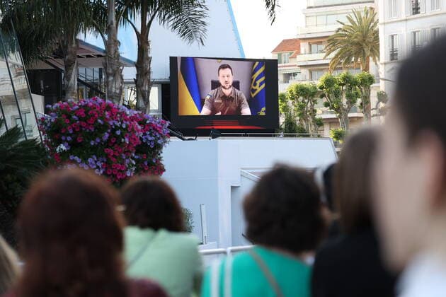 75eme Festival International du Film de Cannes. Zelensky en direct 75th International Cannes Film festival: President Zelensky on screen 280248 0000-00-00 Cannes France Zelensky, Volodymyr  Copyright: xTerencexBaelenx STAR_280248_004