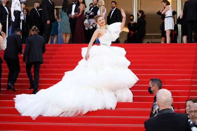 Urvashi Rautela bei der Opening Ceremony mit der Premiere des Kinofilms Coupez! Final Cut auf dem Festival de Cannes 2022 75. Internationale Filmfestspiele von Cannes im Palais des Festivals. Cannes, 17.05.2022