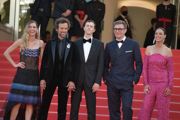 75th Cannes Film Festival 2022, Red Carpet Opening Ceremony and film Coupez. Pictured Finnegan Oldfield, Berenice Bejo, Michel Hazanavicius, Romain Duris, Matilda Lutz  Copyright: xSimonexComix xipa-agency.netx xVeneziax2020x