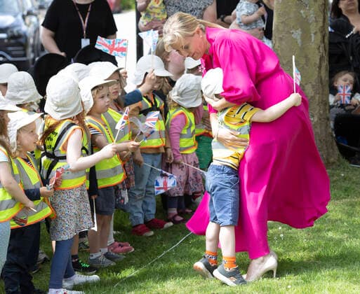 Bilder des Jahres 2022, Entertainment 05 Mai Entertainment Themen der Woche KW20 Entertainment Bilder des Tages . 17 05 2022. Chipping Norton, United Kingdom. Sophie, Countess of Wessex during a visit to Charlbury Community Centre in Chipping Norton, United Kingdom.  xi-Imagesx IIM-23428-0001