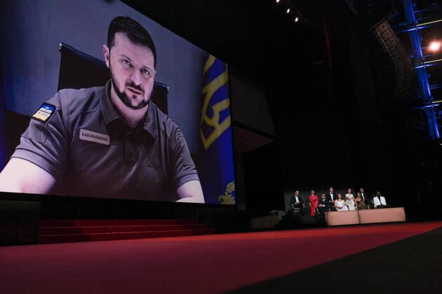 75eme Festival International du Film de Cannes. Ceremonie d ouverture. 75th International Cannes Film Festival. Opening ceremony 280250 2022-05-17 Cannes France Zelensky, Volodymyr  Copyright: xSergexArnalx xStarfacex STAR_280250_054