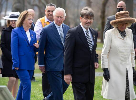 May 17, 2022, St. John s, NL, Canada: Prince Charles and Camilla, Duchess of Cornwall and Lieutenant Governor Judy Foote, left, and her Howard Foot, second right, attend a ceremony in the Heart Garden at Government House, in St. John s during the start of a three-day Canadian Royal tour, Tuesday, May 17, 2022. St. John s Canada  - ZUMAc35_ 20220517_zaf_c35_228 Copyright: xPaulxDalyx