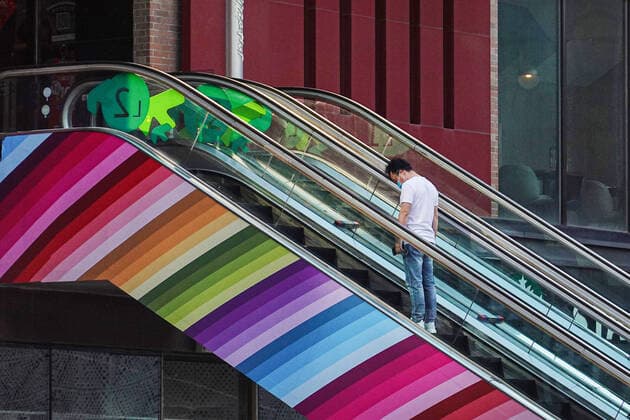 May 17, 2022, Changzhou, China: A man a face mask as a preventive measure against the spread of coronavirus stands on an escalator. According to China s economy is supposed to see improvement this month despite weak business data in April, and economic activities may rebound with a gradual recovery in household spending and strong fixed-investment support in the following months, officials and experts said on Monday. They said China s economy should gradually stabilize and recover, with improvement in some key economic indicators, better containment of COVID-19 outbreaks and stronger policy support. Changzhou China - ZUMAs197 20220517_zaa_s197_384 Copyright: xSheldonxCooperx