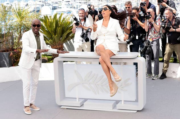 Lucien Jean-Baptiste und Rossy de Palma beim CamÃ ra d Or-Jury Photocall auf dem Festival de Cannes 2022 75. Internationale Filmfestspiele von Cannes im Palais des Festivals. Cannes, 18.05.2022