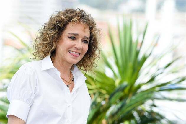 75eme Festival International du Film de Cannes. Photocall du jury Un Certain Regard. Festival de Cannes 2022 - The 75th annual Cannes film festival 2022 in Cannes - France - photocall of Jury Un certan regard - Valeria Golino 280288 2022-05-18 Cannes France  Copyright: xLionelxGuericolas MPPx STAR_280288_022