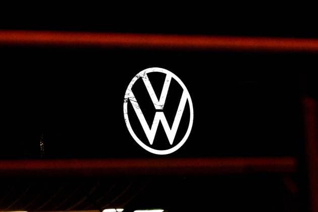 Produktion von Elektrofahrzeugen bei Volkswagen Wirtschaft, Autoindustrie, Volkswagen: DAs VW Logo in Wolfsburg. Zwickau Sachsen Deutschland *** Production of electric vehicles at Volkswagen Economy, Auto Industry, Volkswagen DAs VW Logo in Wolfsburg Zwickau Saxony Germany Copyright: xTeresaxKrögerx