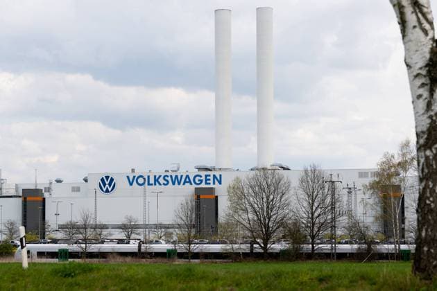 Produktion von Elektrofahrzeugen bei Volkswagen Wirtschaft, Autoindustrie, Volkswagen: Das VW Werk in Zwickau von außen. Zwickau Sachsen Deutschland *** Production of electric vehicles at Volkswagen Economy, automotive industry, Volkswagen The VW plant in Zwickau from the outside Zwickau Saxony Germany Copyright: xTeresaxKrögerx