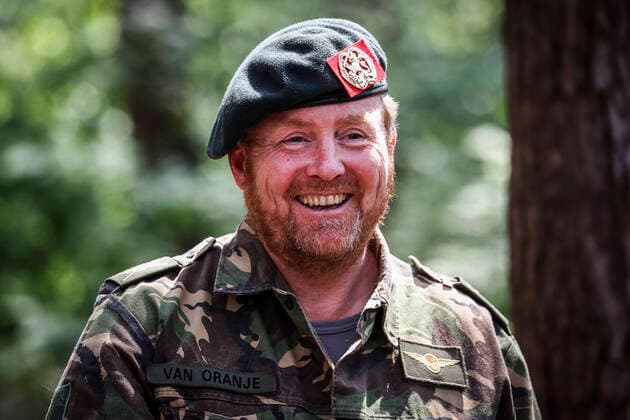 Entertainment Themen der Woche KW20 Entertainment Bilder des Tages 18-05-2022 King Willem-Alexander visited the Airmobile Brigade, Luchtmobiele Brigade, of the Royal Netherlands Army in Schaarsbergen. The unit will be part of the forward NATO presence in Romania. Â  Copyright: xPPEx