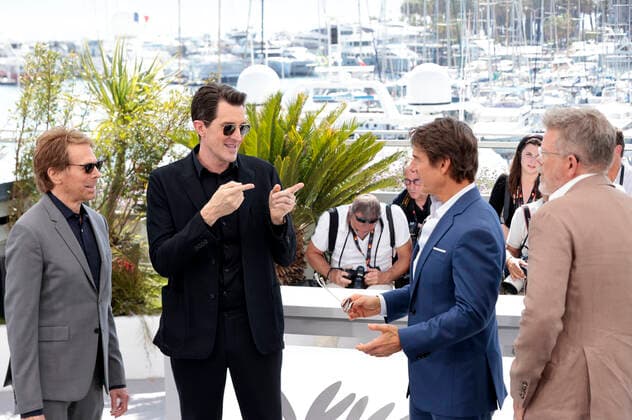 Jerry Bruckheimer, Joseph Kosinski, Tom Cruise und Christopher McQuarrie beim Photocall zum Kinofilm Top Gun: Maverick auf dem Festival de Cannes 2022 75. Internationale Filmfestspiele von Cannes im Palais des Festivals. Cannes, 18.05.2022