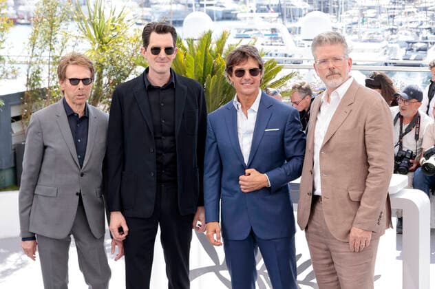 Jerry Bruckheimer, Joseph Kosinski, Tom Cruise und Christopher McQuarrie beim Photocall zum Kinofilm Top Gun: Maverick auf dem Festival de Cannes 2022 75. Internationale Filmfestspiele von Cannes im Palais des Festivals. Cannes, 18.05.2022