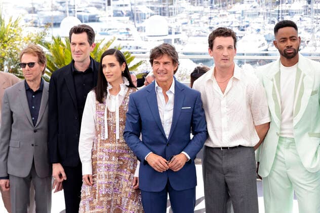 Jerry Bruckheimer, Joseph Kosinski, Jennifer Connelly, Tom Cruise, Miles Teller und Jay Ellis beim Photocall zum Kinofilm Top Gun: Maverick auf dem Festival de Cannes 2022 75. Internationale Filmfestspiele von Cannes im Palais des Festivals. Cannes, 18.05.2022