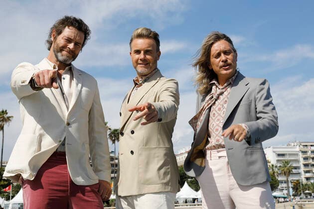 May 18, 2022, Cannes, France: Howard Donald (l-r), Gary Barlow, Mark Owen pose at the photocall for Take That Greatest Days during the 75th Annual Cannes Film Festival at Hotel Majestic Pier in Cannes, France, on 18 May 2022. Photo: Cannes France - ZUMAm179 20220518_zep_m179_079 Copyright: xAlecxMichaelx