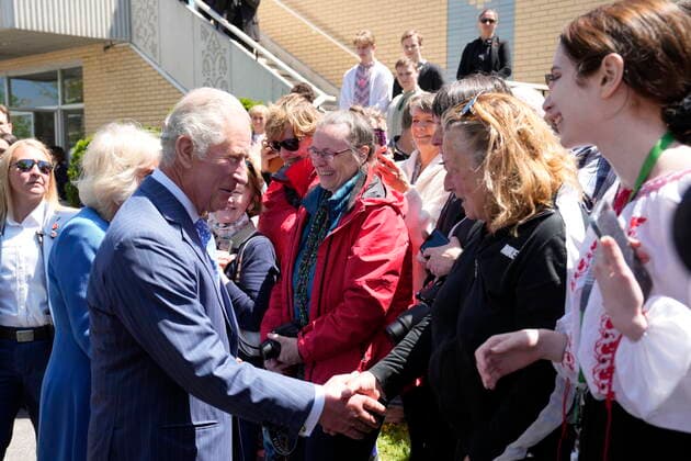 May 18, 2022, Ottawa, ON, Canada: Prince Charles greets a well-wishers after leaving a Ukrainian church in Ottawa on their Canadian Royal Tour, Wednesday, May 18, 2022. Ottawa Canada  - ZUMAc35_ 20220518_zaf_c35_040 Copyright: xPaulxChiassonx