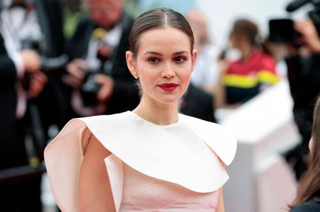 Emilia Schüle bei der Premiere des Kinofilms Top Gun: Maverick auf dem Festival de Cannes 2022 75. Internationale Filmfestspiele von Cannes im Palais des Festivals. Cannes, 18.05.2022
