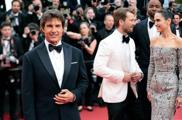 Tom Cruise, Glen Powell und Jennifer Connelly bei der Premiere des Kinofilms Top Gun: Maverick auf dem Festival de Cannes 2022 75. Internationale Filmfestspiele von Cannes im Palais des Festivals. Cannes, 18.05.2022