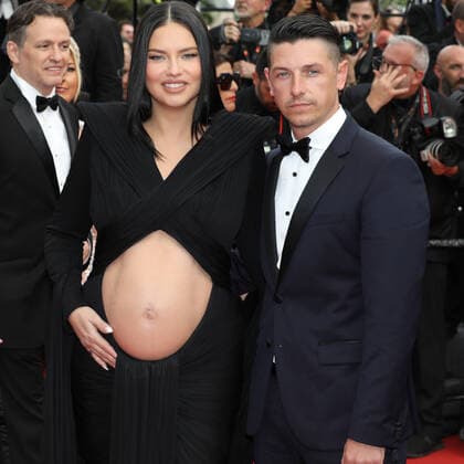 Bilder des Jahres 2022, Entertainment 05 Mai Entertainment Themen der Woche KW20 Entertainment Bilder des Tages May 18, 2022, Cannes, Cote d Azur, France: Pregnant ADRIANA LIMA and boyfriend ANDRE LEMMERS attend the Top Gun: Maverick screening during 75th annual Cannes Film Festival Cannes France - ZUMAc179 20220519_zep_c179_043 Copyright: xMickaelxChavetx