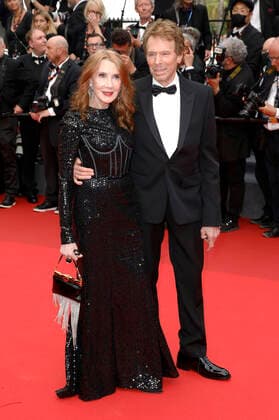 Jerry Bruckheimer mit Ehefrau Linda Bruckheimer bei der Premiere des Kinofilms Top Gun: Maverick auf dem Festival de Cannes 2022 75. Internationale Filmfestspiele von Cannes im Palais des Festivals. Cannes, 18.05.2022