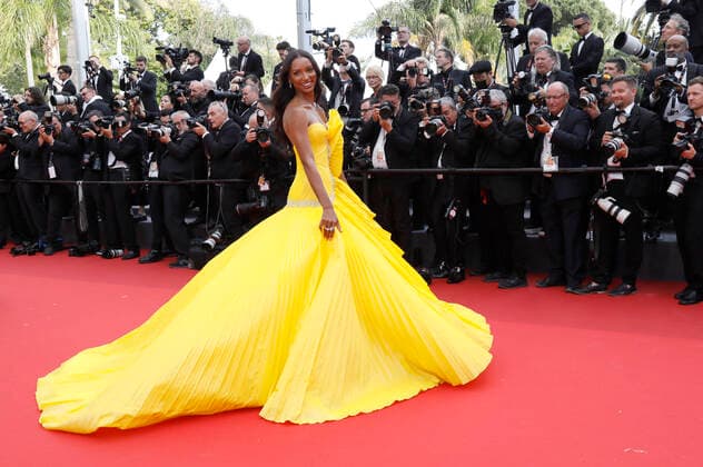 Jasmine Tookes bei der Premiere des Kinofilms Top Gun: Maverick auf dem Festival de Cannes 2022 75. Internationale Filmfestspiele von Cannes im Palais des Festivals. Cannes, 18.05.2022