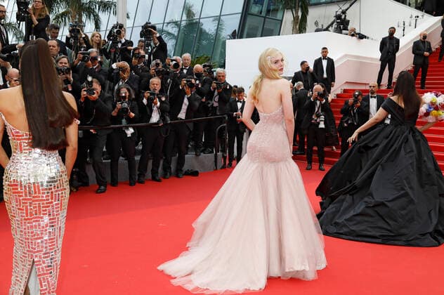 Eva Longoria, Elle Fanning und Aishwarya Rai Bachchan bei der Premiere des Kinofilms Top Gun: Maverick auf dem Festival de Cannes 2022 75. Internationale Filmfestspiele von Cannes im Palais des Festivals. Cannes, 18.05.2022