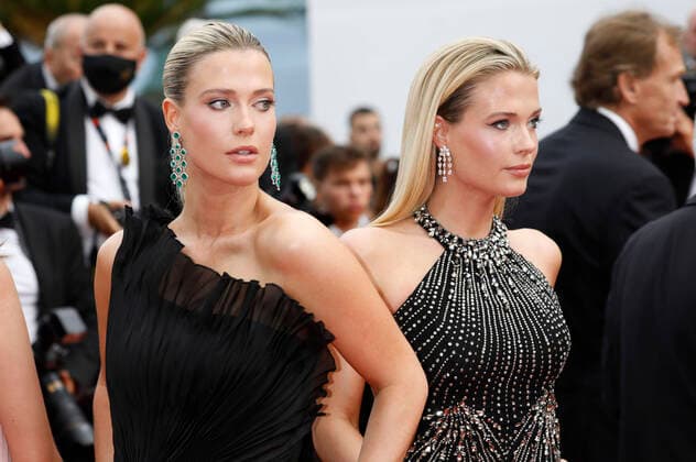 Entertainment Themen der Woche KW20 Entertainment Bilder des Tages Lady Amelia Spencer und Lady Eliza Spencer bei der Premiere des Kinofilms Top Gun: Maverick auf dem Festival de Cannes 2022 75. Internationale Filmfestspiele von Cannes im Palais des Festivals. Cannes, 18.05.2022 *** Lady Amelia Spencer and Lady Eliza Spencer at the premiere of the feature film Top Gun Maverick at the Festival de Cannes 2022 75 Cannes International Film Festival at the Palais des Festivals Cannes, 18 05 2022. Foto:xD.xBedrosianx xFuturexImage