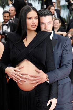 Adriana Lima mit Lebenspartner Andre Lemmers bei der Premiere des Kinofilms Top Gun: Maverick auf dem Festival de Cannes 2022 75. Internationale Filmfestspiele von Cannes im Palais des Festivals. Cannes, 18.05.2022