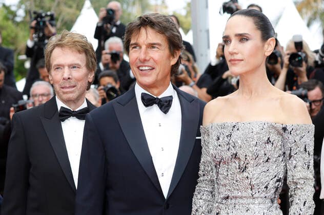 Jerry Bruckheimer, Tom Cruise und Jennifer Connelly bei der Premiere des Kinofilms Top Gun: Maverick auf dem Festival de Cannes 2022 75. Internationale Filmfestspiele von Cannes im Palais des Festivals. Cannes, 18.05.2022