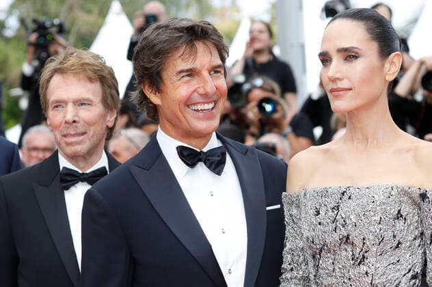 Jerry Bruckheimer, Tom Cruise und Jennifer Connelly bei der Premiere des Kinofilms Top Gun: Maverick auf dem Festival de Cannes 2022 75. Internationale Filmfestspiele von Cannes im Palais des Festivals. Cannes, 18.05.2022