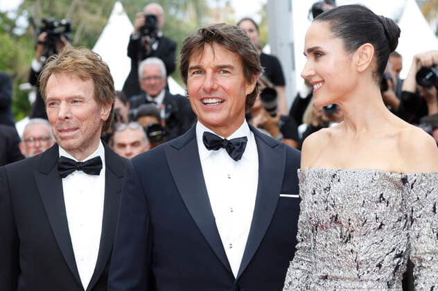 Jerry Bruckheimer, Tom Cruise und Jennifer Connelly bei der Premiere des Kinofilms Top Gun: Maverick auf dem Festival de Cannes 2022 75. Internationale Filmfestspiele von Cannes im Palais des Festivals. Cannes, 18.05.2022