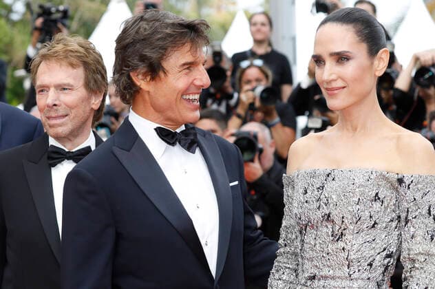 Jerry Bruckheimer, Tom Cruise und Jennifer Connelly bei der Premiere des Kinofilms Top Gun: Maverick auf dem Festival de Cannes 2022 75. Internationale Filmfestspiele von Cannes im Palais des Festivals. Cannes, 18.05.2022