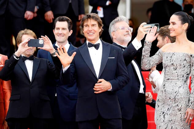 Jerry Bruckheimer, Joseph Kosinski, Tom Cruise, Christopher McQuarrie und Jennifer Connelly bei der Premiere des Kinofilms Top Gun: Maverick auf dem Festival de Cannes 2022 75. Internationale Filmfestspiele von Cannes im Palais des Festivals. Cannes, 18.05.2022