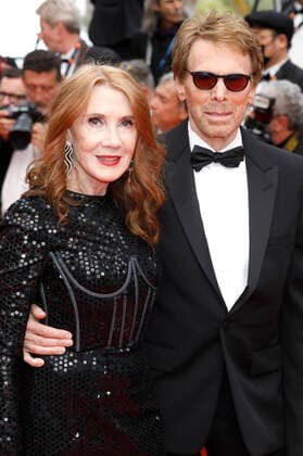 Jerry Bruckheimer mit Ehefrau Linda Bruckheimer bei der Premiere des Kinofilms Top Gun: Maverick auf dem Festival de Cannes 2022 75. Internationale Filmfestspiele von Cannes im Palais des Festivals. Cannes, 18.05.2022