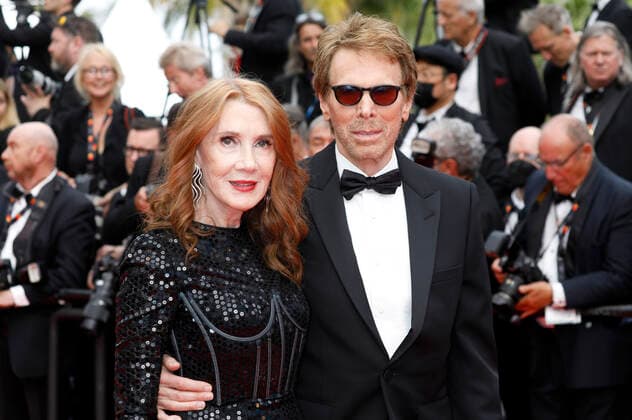 Jerry Bruckheimer mit Ehefrau Linda Bruckheimer bei der Premiere des Kinofilms Top Gun: Maverick auf dem Festival de Cannes 2022 75. Internationale Filmfestspiele von Cannes im Palais des Festivals. Cannes, 18.05.2022