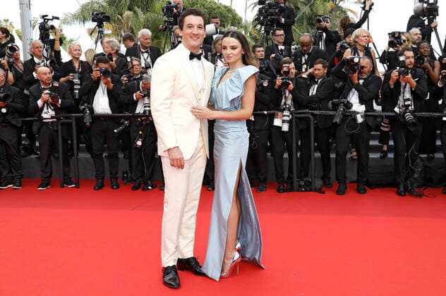 Miles Teller mit Ehefrau Keleigh Sperry bei der Premiere des Kinofilms Top Gun: Maverick auf dem Festival de Cannes 2022 75. Internationale Filmfestspiele von Cannes im Palais des Festivals. Cannes, 18.05.2022