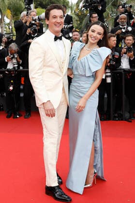 Miles Teller mit Ehefrau Keleigh Sperry bei der Premiere des Kinofilms Top Gun: Maverick auf dem Festival de Cannes 2022 75. Internationale Filmfestspiele von Cannes im Palais des Festivals. Cannes, 18.05.2022