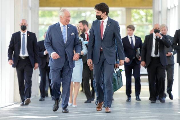 May 18, 2022, Ottawa, ON, Canada: Prince Charles walks with Prime Minister Justin Trudeau as they arrive for sustainable finance roundtable meeting in Ottawa as part of the Canadian Royal Tour, Wednesday, May 18, 2022. Ottawa Canada  - ZUMAc35_ 20220518_zaf_c35_152 Copyright: xPaulxChiassonx
