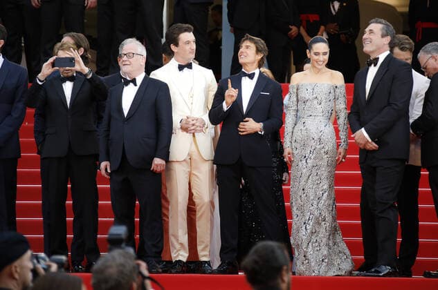 May 18, 2022, CANNES, FRANCE: Jerry Bruckheimer, Greg Tarzan Davis, Lewis Pullman, Christopher McQuarrie, Miles Teller, Tom Cruise, Jennifer Connelly, Jon Hamm, Jay Ellis attend the screening of Top Gun: Maverick during the 75th annual Cannes film festival at Palais des Festivals on May 18, 2022 in Cannes, France. CANNES FRANCE - ZUMAs181 20220518_zea_s181_206 Copyright: xImagespacex