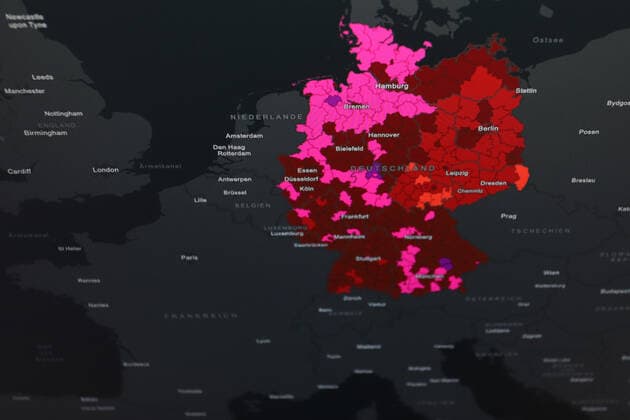 Dashboard des RKI, die 7-Tage-Inzidenz liegt nun bei 383,2 7-Tage-Inzidenz, Dashboard des RKI auf einem Monitor am 19.05.2022 in Siegen Deutschland.