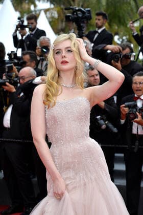 Elle Fanning bei der Top Gun: Maverick Film Premiere am 18.05.2022 im Rahmen vom 75. Cannes Filmfestival in Cannes 75.Cannes Film Festival 2022 - Top Gun: Maverick Film Premiere